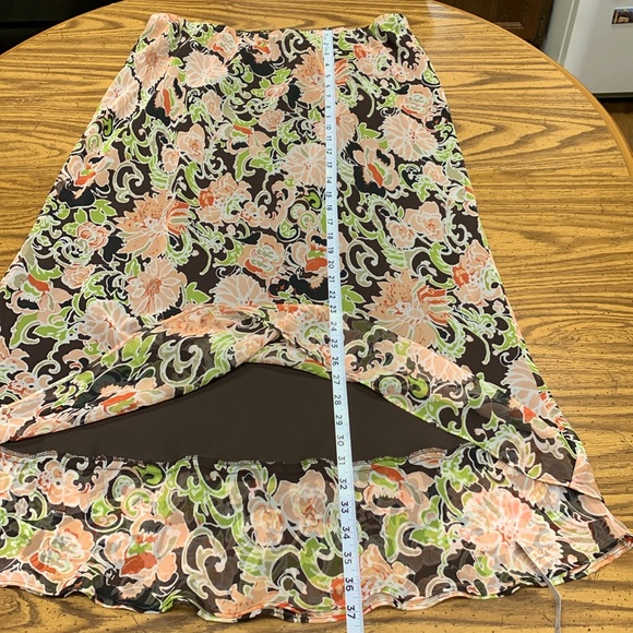 Long modest brown Cato skirt with light peach flowers - Picture 3 of 8